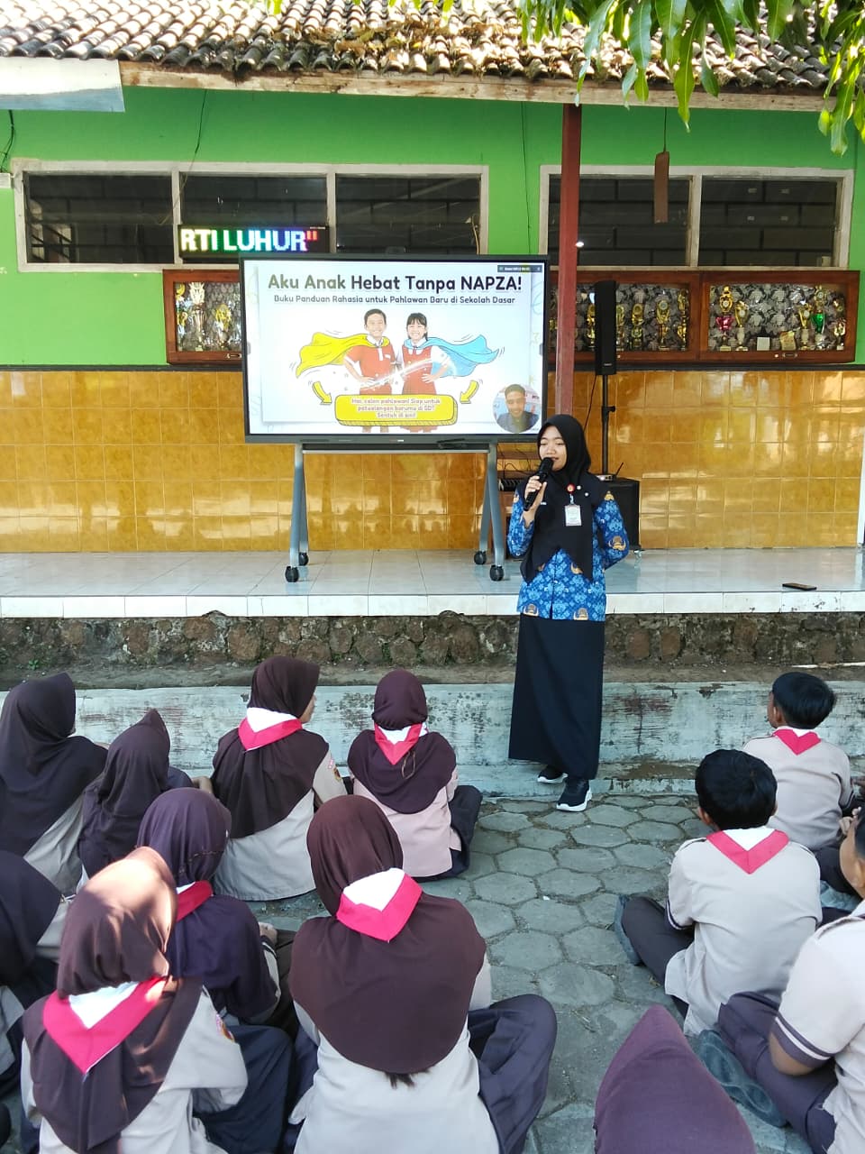 Generasi Sehat Tanpa NAPZA: Pesan Lilis Karlina di MPLS SDN 1 Pelem Generasi Sehat Tanpa NAPZA: Pesan Lilis Karlina di MPLS SDN 1 Pelem