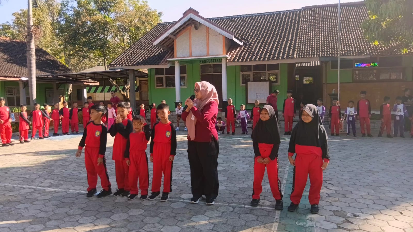 Sportivitas dan Kebersamaan Tumbuh di Tengah Kemeriahan MPLS Sportivitas dan Kebersamaan Tumbuh di Tengah Kemeriahan MPLS